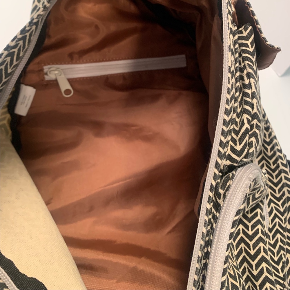 KAVU Rope Shoulder Bag: Great Chevron Pattern! - Picture 4 of 8